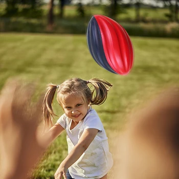 Бавен отскок на топката за ръгби спирала, на практика хвърлят топка за ръгби на закрито или на открито, използването на отборните занимания за деца
